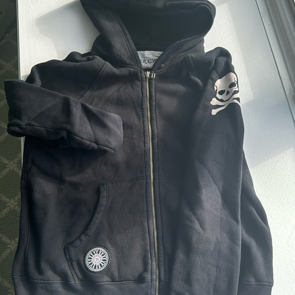 SOULCYCLE ORIGINAL. 06' VINTAGE  black hooded zip up sweatshirt with skull logo